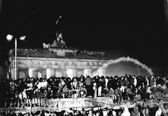 31.12.1989: Getrübte Silvesterparty am Brandenburger Tor