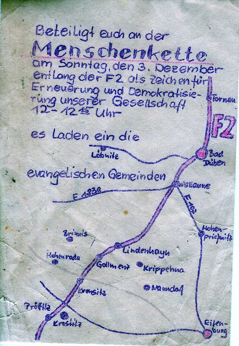 03.12.1989: Abrechnung mit alten Führungskadern, Menschenkette quer durch DDR.