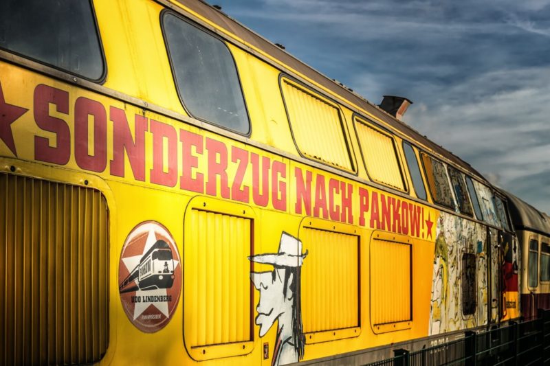 Panikrocker Udo Lindenberg und seine Konzerte vor seinen Fans in der DDR.