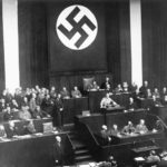 23.03.1933: Erm&auml;chtigungsgesetz beendet endg&uuml;ltig Weimarer Republik.