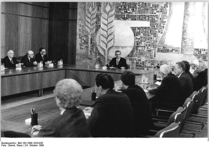 24.10.1989: Egon Krenz zu DDR-Staatschef gewählt.