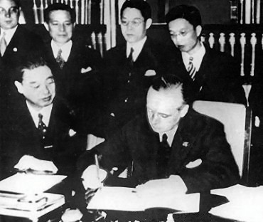 25.11.1936: Deutschland und Japan unterzeichnen Antikominternpakt.