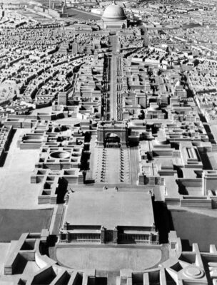 Berlin, Modell von 1939 zur Neugestaltung, Blick vom geplanten Südbahnhof über den Triumphbogen bis zur Großen Halle (Nord-Süd-Achse)