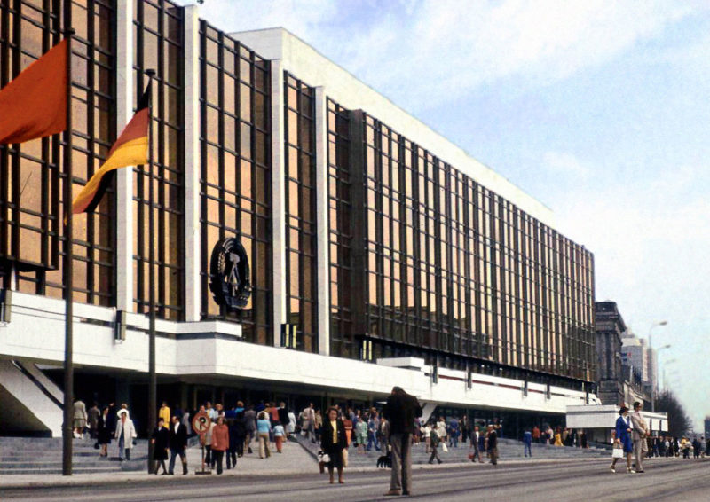 19.09.1990: Palast der Republik wird geschlossen.