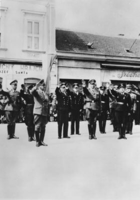 Braune Altlasten in Ost und West