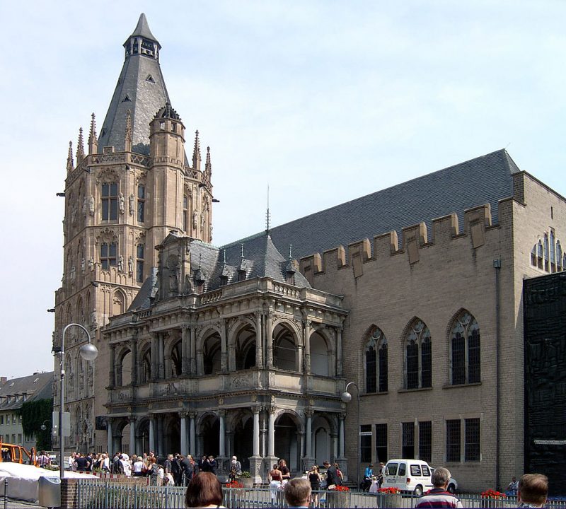 Rathaus ( ca. 1150 )
