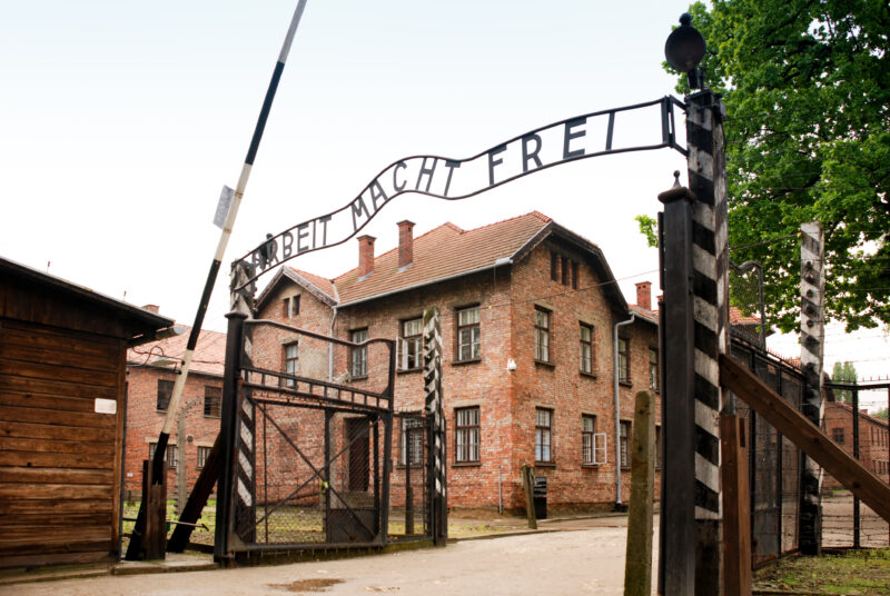 “Verfolgt – Das Maskottchen von Auschwitz” am 23.05.2024 im ARTE