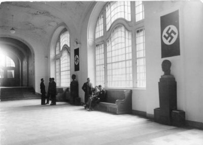 “Hitlers Zentrale des Terrors – Die Nazis und der Massenmord” am 01.04.2025 im 3SAT