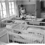 "Die Tr&auml;nen der Kinder. Wochenkrippen in der DDR" am 28.04.2026 im MDR